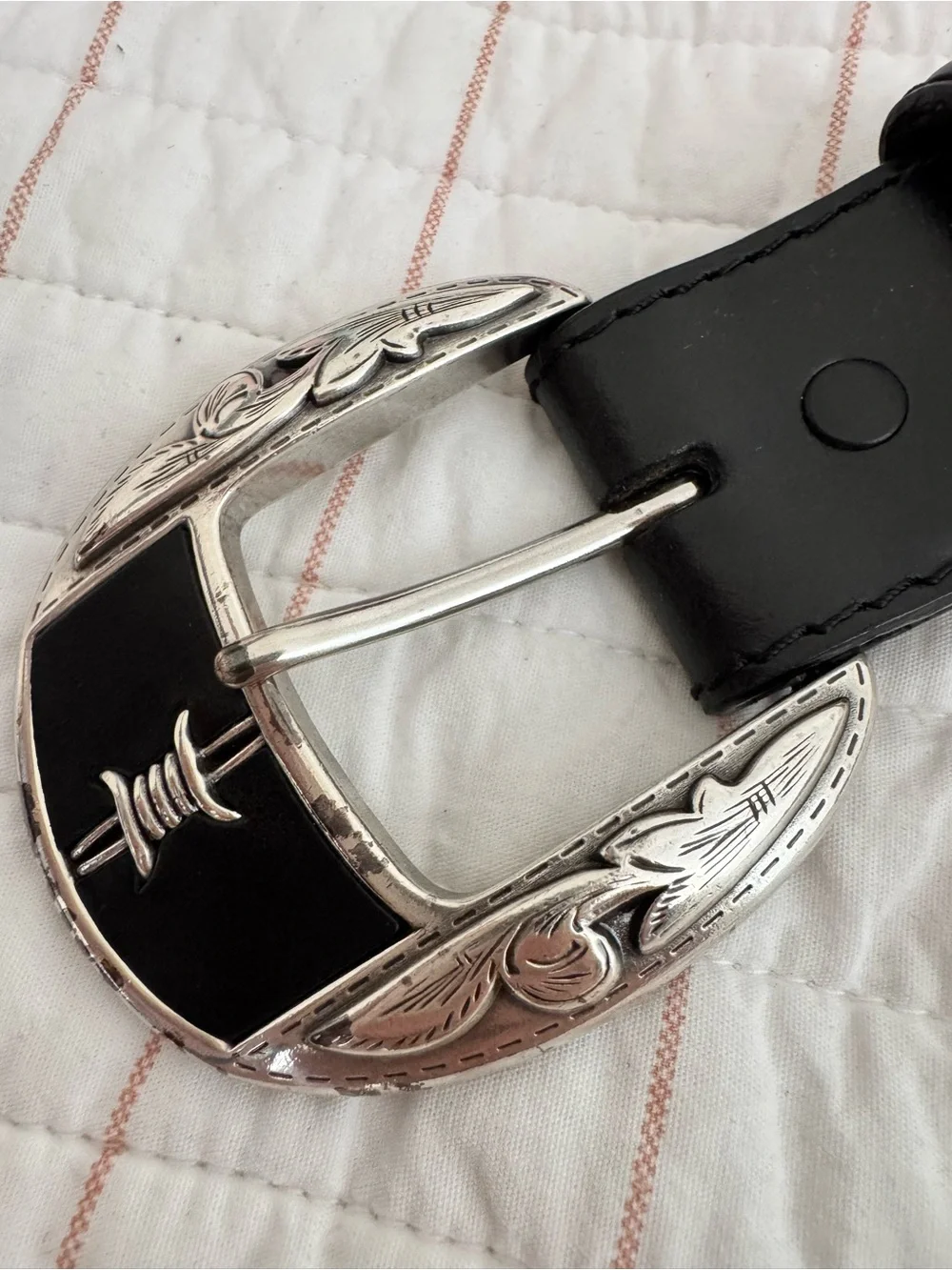 JUSTIN Buckle Belt Sz: 40 Brown Barbed Wire Leather Western Cowboy Rodeo C10813